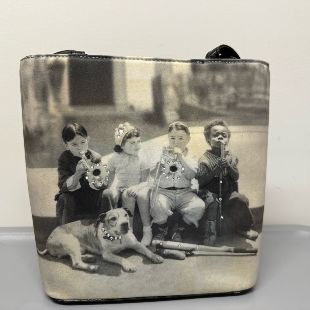 Vintage-Inspired Black and White Shoulder Bag